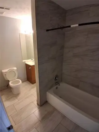 Propiedad en alquiler con 3 habitaciones y 2 baños en Riverdale