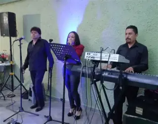 SECUENCIADOR Y CANTANTES VIP