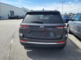 Jeep Grand Cherokee 2024 4x2 Laredo 4dr SUV