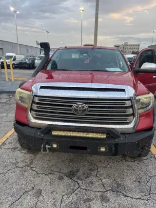 Toyota Tundra 2018 4x4 Limited 4dr CrewMax Cab Pickup SB (5.7L V8 FFV)