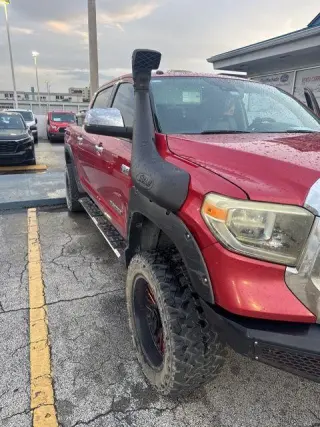Toyota Tundra 2018 4x4 Limited 4dr CrewMax Cab Pickup SB (5.7L V8 FFV)