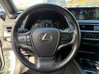 Lexus UX 250h 2022 AWD 4dr Crossover