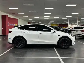 Tesla Model Y 2021 AWD Long Range 4dr Crossover