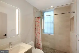 Propiedad en alquiler con 5 habitaciones y 2 baños en Washington