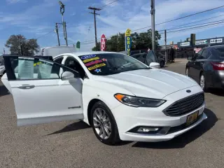 2017 Ford Fusion Hybrid SE