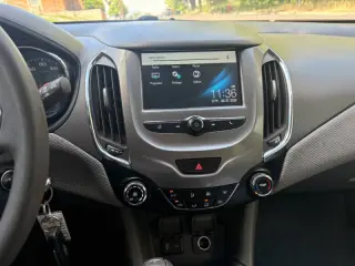 2018 Chevrolet Cruze LT Auto