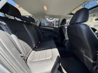 2017 Volkswagen Passat 1.8T SE