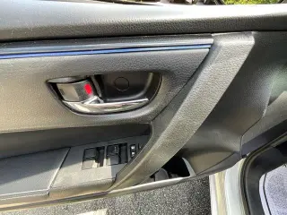 Toyota Corolla 2018 SE 4dr Sedan 6M