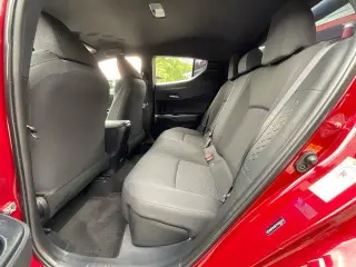 Toyota C-HR 2019 LE 4dr Crossover