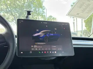 Tesla Model Y 2022 AWD Performance 4dr Crossover