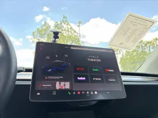 Tesla Model Y 2022 AWD Performance 4dr Crossover