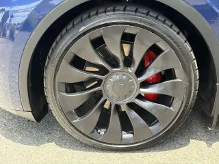Tesla Model Y 2022 AWD Performance 4dr Crossover