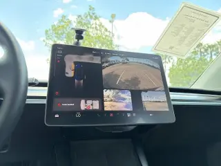 Tesla Model Y 2022 AWD Performance 4dr Crossover