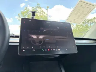 Tesla Model Y 2022 AWD Performance 4dr Crossover