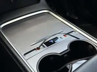 Tesla Model Y 2022 AWD Performance 4dr Crossover