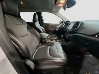 Jeep Cherokee 2023 4x4 Altitude Lux 4dr SUV