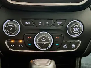 Jeep Cherokee 2023 4x4 Altitude Lux 4dr SUV