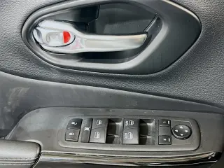 Jeep Cherokee 2023 4x4 Altitude Lux 4dr SUV
