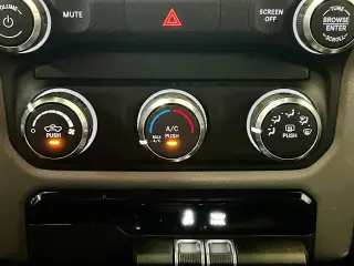 Ram 1500 2019 4x4 Big Horn 4dr Crew Cab 5.6 ft. SB Pickup