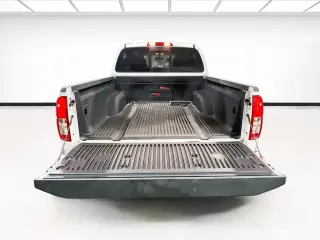 Nissan Frontier 2016 4x4 SV 4dr Crew Cab 5 ft. SB Pickup 6M (midyear release)