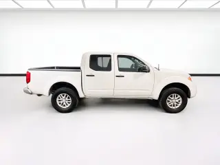 Nissan Frontier 2016 4x4 SV 4dr Crew Cab 5 ft. SB Pickup 6M (midyear release)
