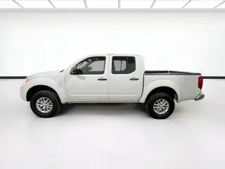 Nissan Frontier 2016 4x4 SV 4dr Crew Cab 5 ft. SB Pickup 6M (midyear release)