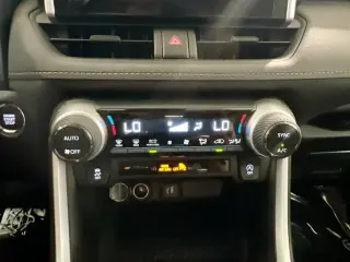 Toyota RAV4 2023 XLE 4dr SUV
