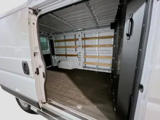Ram ProMaster 2025 Tradesman 2500 136 WB 3dr Low Roof Cargo Van w/o Passenger Seat