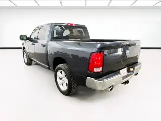 Ram 1500 Classic 2021 4x4 Tradesman 4dr Crew Cab 5.5 ft. SB Pickup