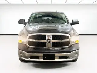 Ram 1500 Classic 2021 4x4 Tradesman 4dr Crew Cab 5.5 ft. SB Pickup