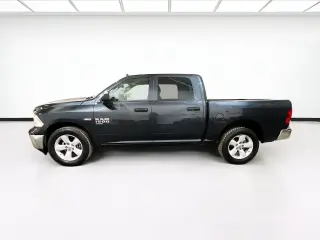 Ram 1500 Classic 2021 4x4 Tradesman 4dr Crew Cab 5.5 ft. SB Pickup