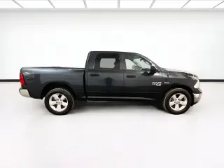 Ram 1500 Classic 2021 4x4 Tradesman 4dr Crew Cab 5.5 ft. SB Pickup