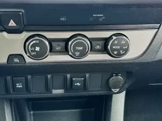 Toyota Tacoma 2022 4x2 SR5 4dr Double Cab 5.0 ft SB