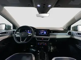 Volkswagen Taos 2025 SE 4dr SUV