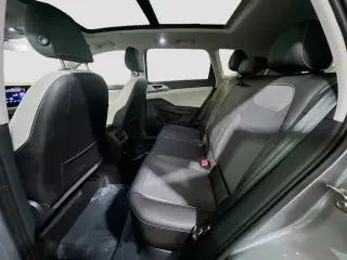 Volkswagen Taos 2025 SE 4dr SUV