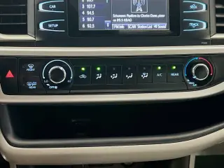 Toyota Highlander 2017 LE 4dr SUV (3.5L V6)