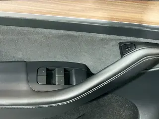 Tesla Model Y 2024 AWD Long Range 4dr Crossover