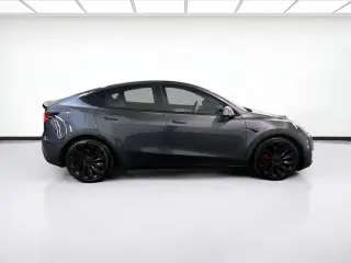 Tesla Model Y 2022 AWD Performance 4dr Crossover