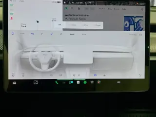 Tesla Model Y 2022 AWD Performance 4dr Crossover