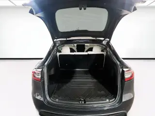 Tesla Model Y 2022 AWD Performance 4dr Crossover