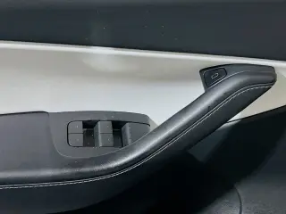 Tesla Model Y 2022 AWD Performance 4dr Crossover