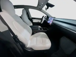 Tesla Model Y 2022 AWD Performance 4dr Crossover
