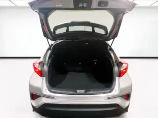 Toyota C-HR 2019 XLE 4dr Crossover