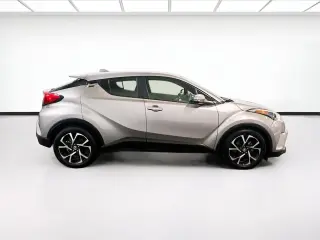 Toyota C-HR 2019 XLE 4dr Crossover