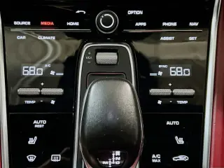 Porsche Panamera 2018 AWD 4 4dr Sedan