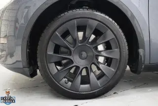 Tesla Model Y 2023 4dr Crossover