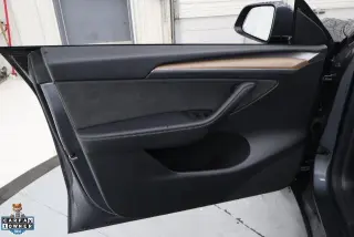 Tesla Model Y 2023 4dr Crossover
