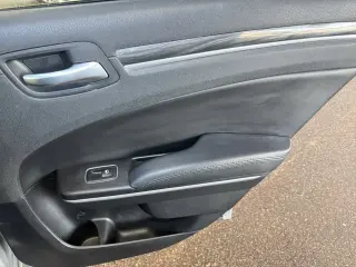 Chrysler 300 2019 Touring 4dr Sedan
