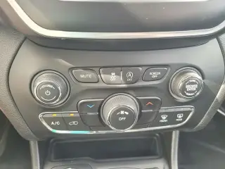 Jeep Cherokee 2020 4x4 Latitude Plus 4dr SUV
