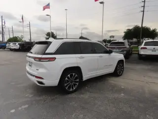 Jeep Grand Cherokee 2022 4x4 Overland 4dr SUV (midyear release)